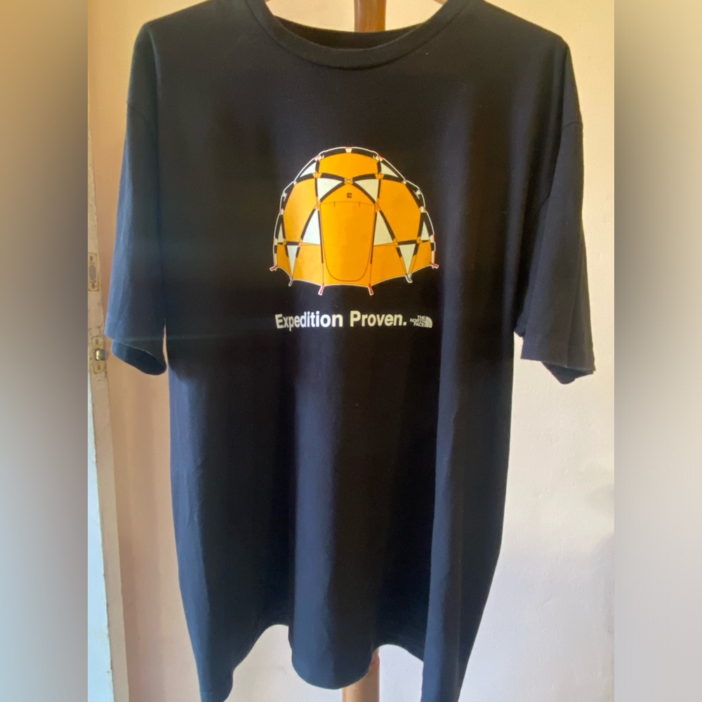 Men’s XL BLACK THE NORTH FACE T-Shirt with dome tent design.